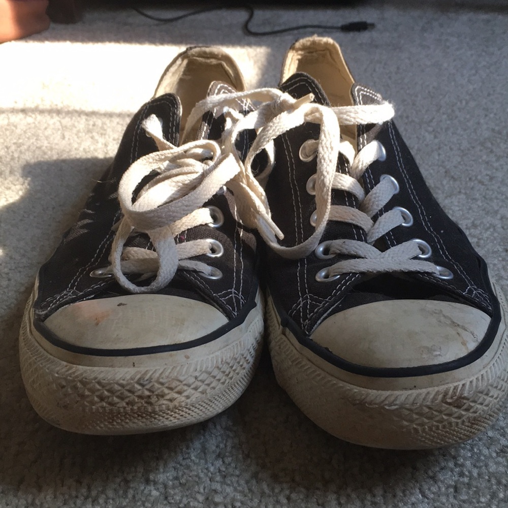 Converse black low top women’s 10